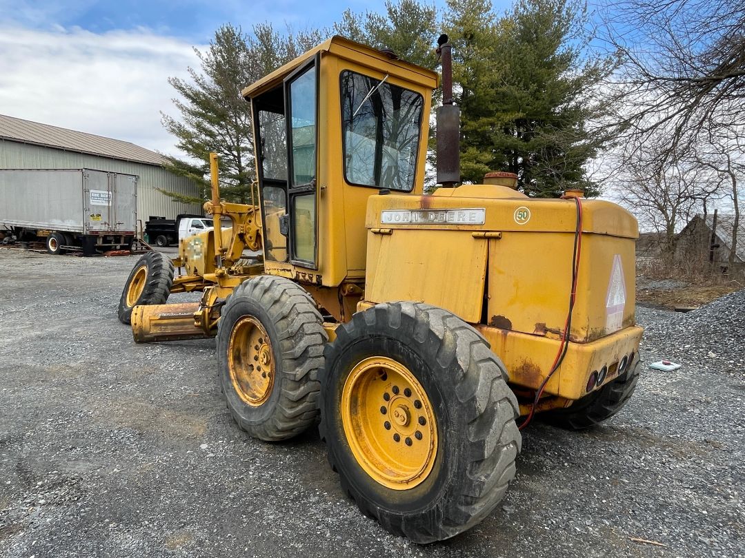 1979 DEERE 570A - Image 2